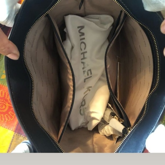 Purse - Picture 3 of 3